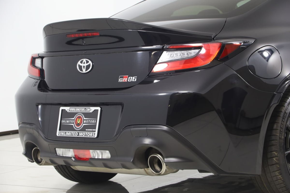 Used 2024 Toyota GR86 Premium RWD image 40