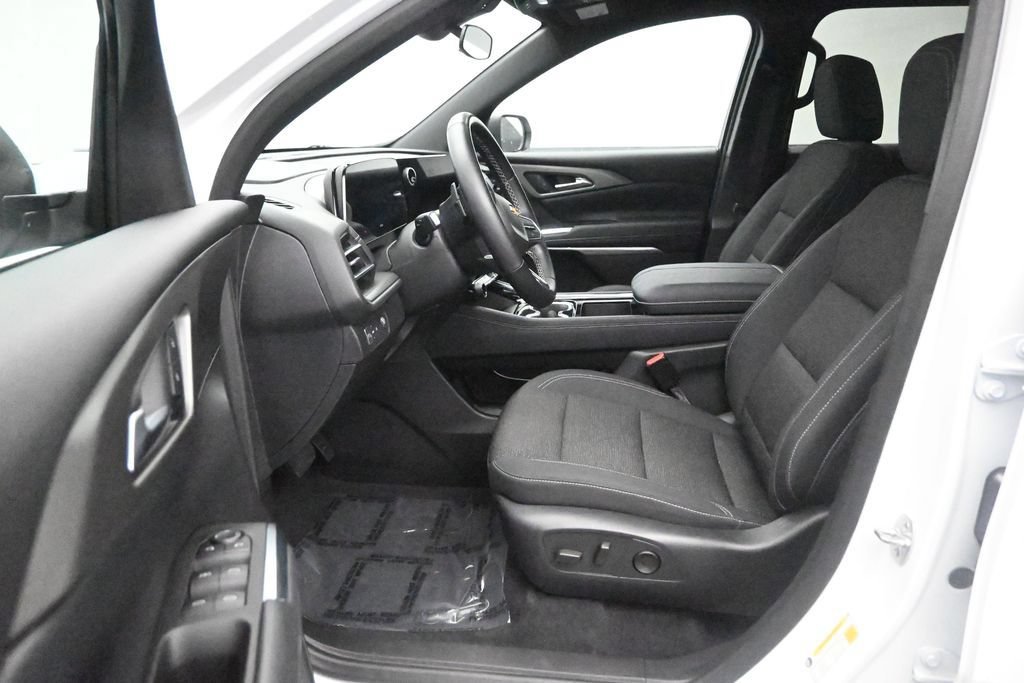 Used 2025 Chevrolet Traverse LT FWD image 13