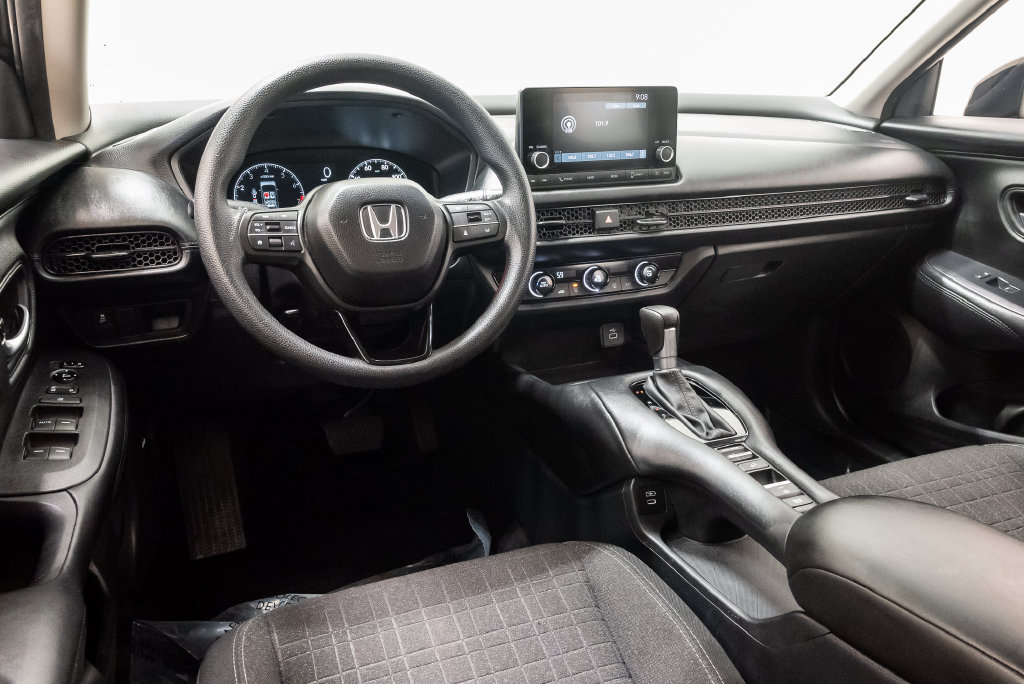 Used 2025 Honda HR-V LX image 9