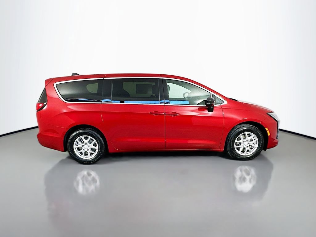 New 2027 Chrysler Pacifica Select FWD image 8
