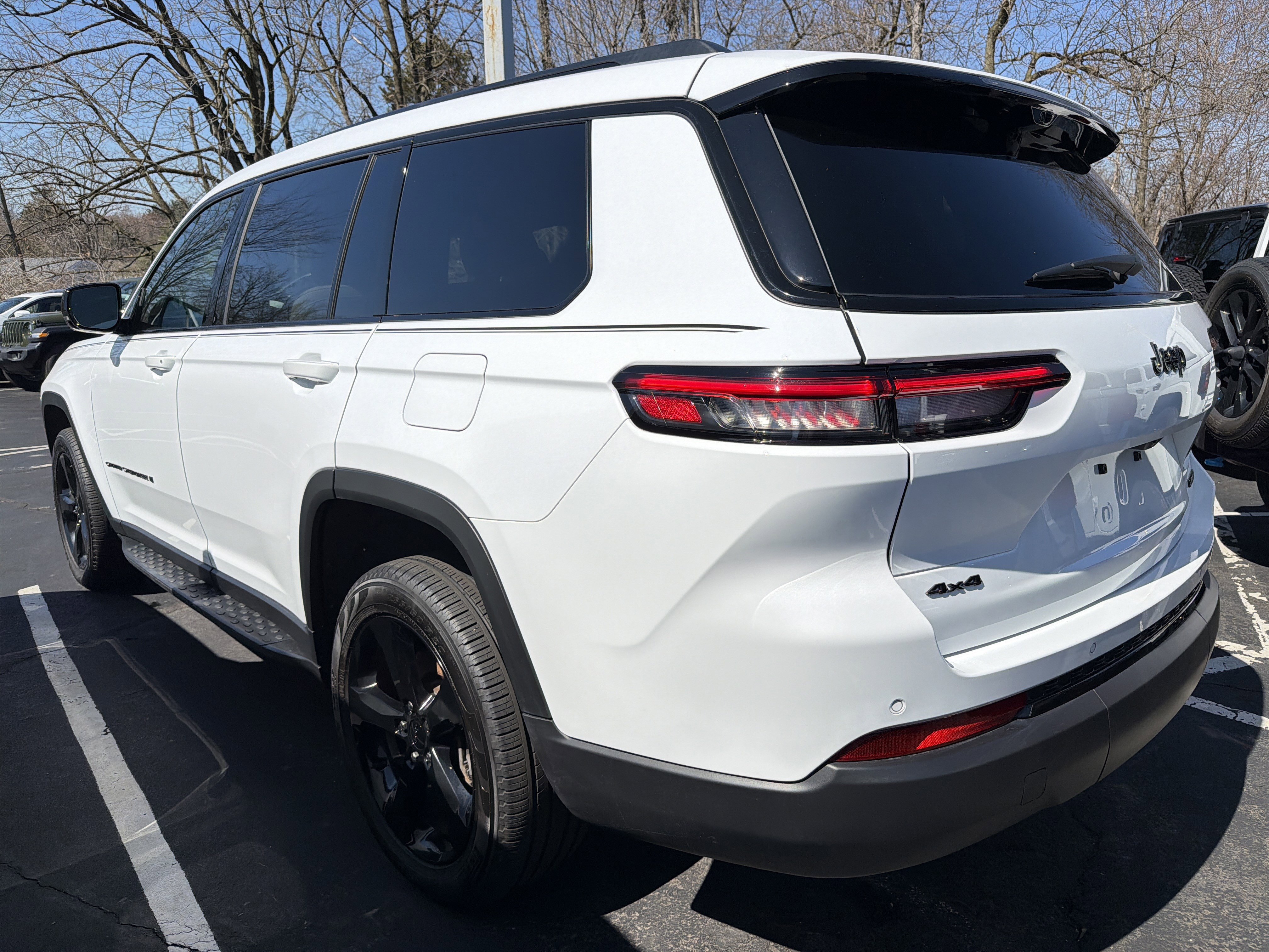 Certified 2025 Jeep Grand Cherokee L Limited w/ Luxury Tech Group II image 5