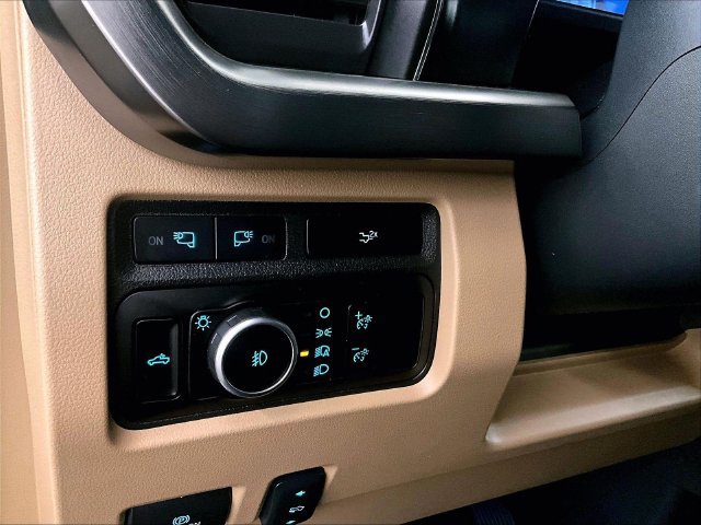 Used 2023 Ford F250 Lariat AWD/4WD image 30