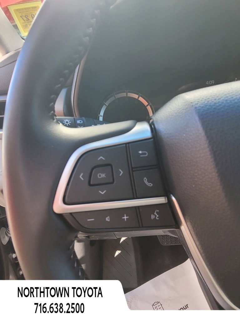 Used 2023 Toyota Highlander LE AWD/4WD image 17
