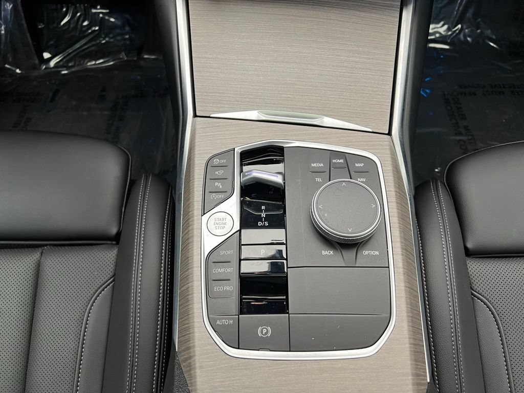 Certified 2025 BMW 330i Sedan RWD image 10
