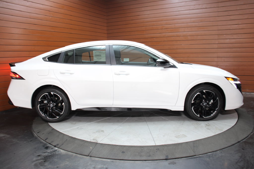 New 2027 Nissan Sentra SR w/ Floor Mat Package FWD image 28