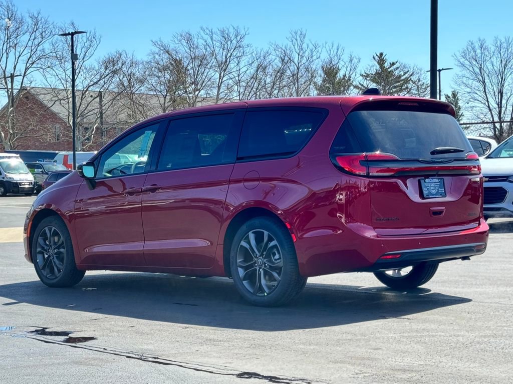 New 2026 Chrysler Pacifica Select image 5