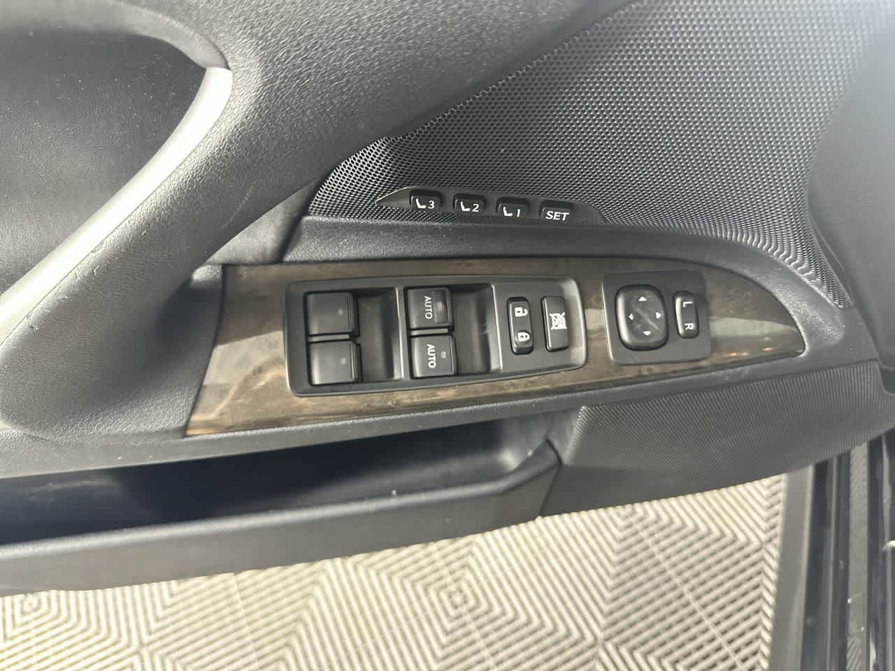 Used 2011 Lexus IS 250C w/ Luxury Pkg RWD image 11