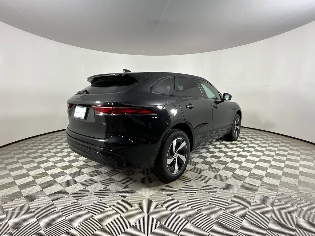 New 2026 Jaguar F-PACE R-Dynamic S image 2