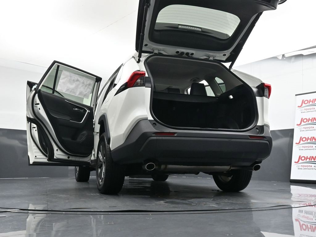 Used 2022 Toyota RAV4 XLE Premium image 30