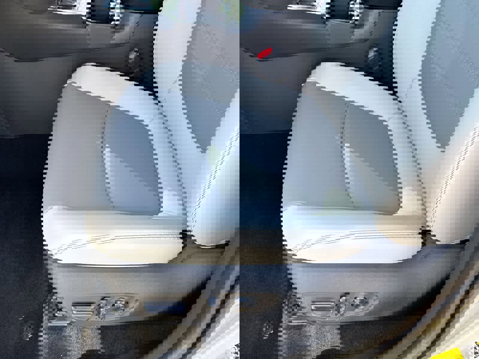 New 2025 Toyota RAV4 XLE Premium w/ Weather Package image 18