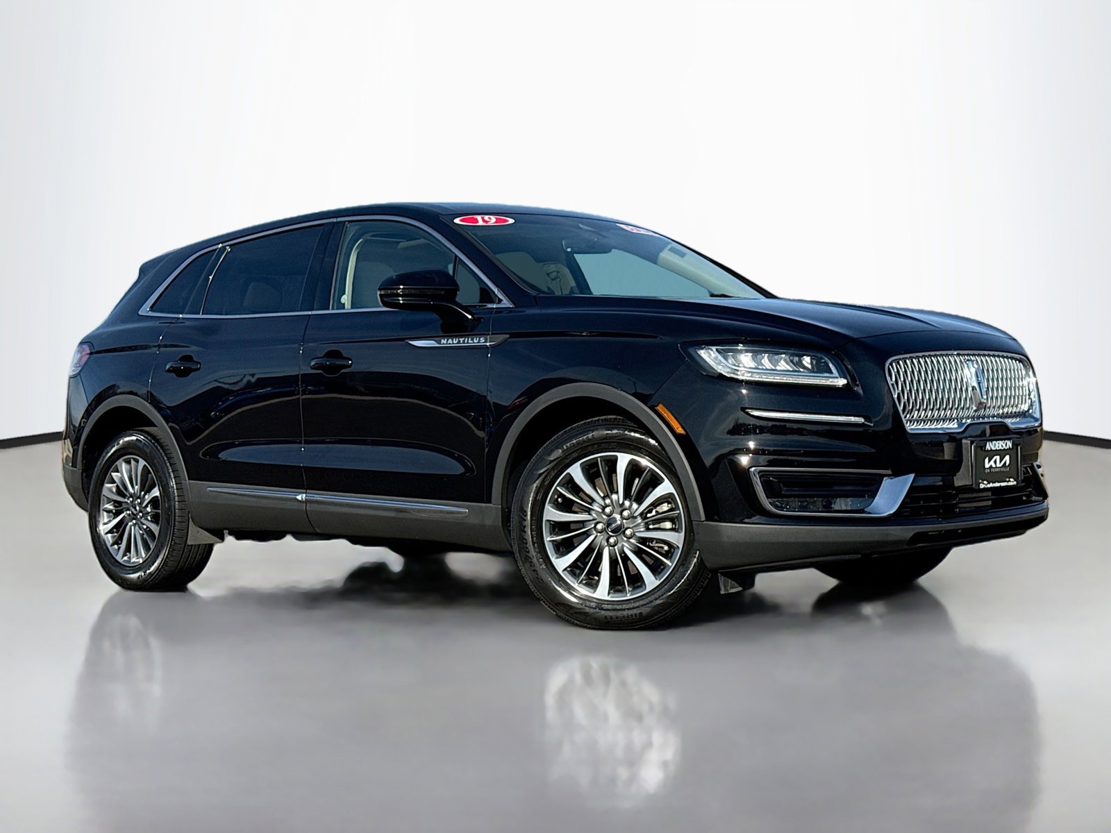 Used 2019 Lincoln Nautilus Select image 1