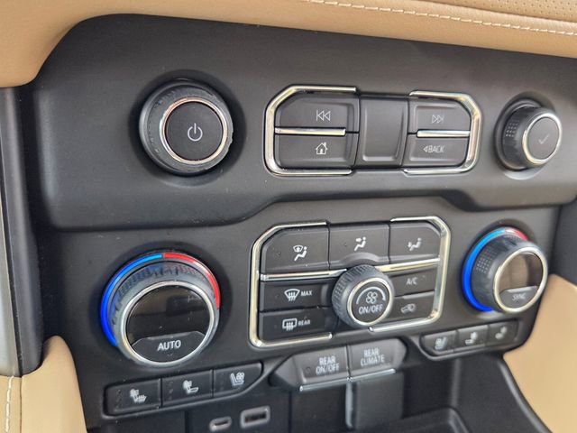 Used 2021 Chevrolet Tahoe Premier w/ Premium Package image 27