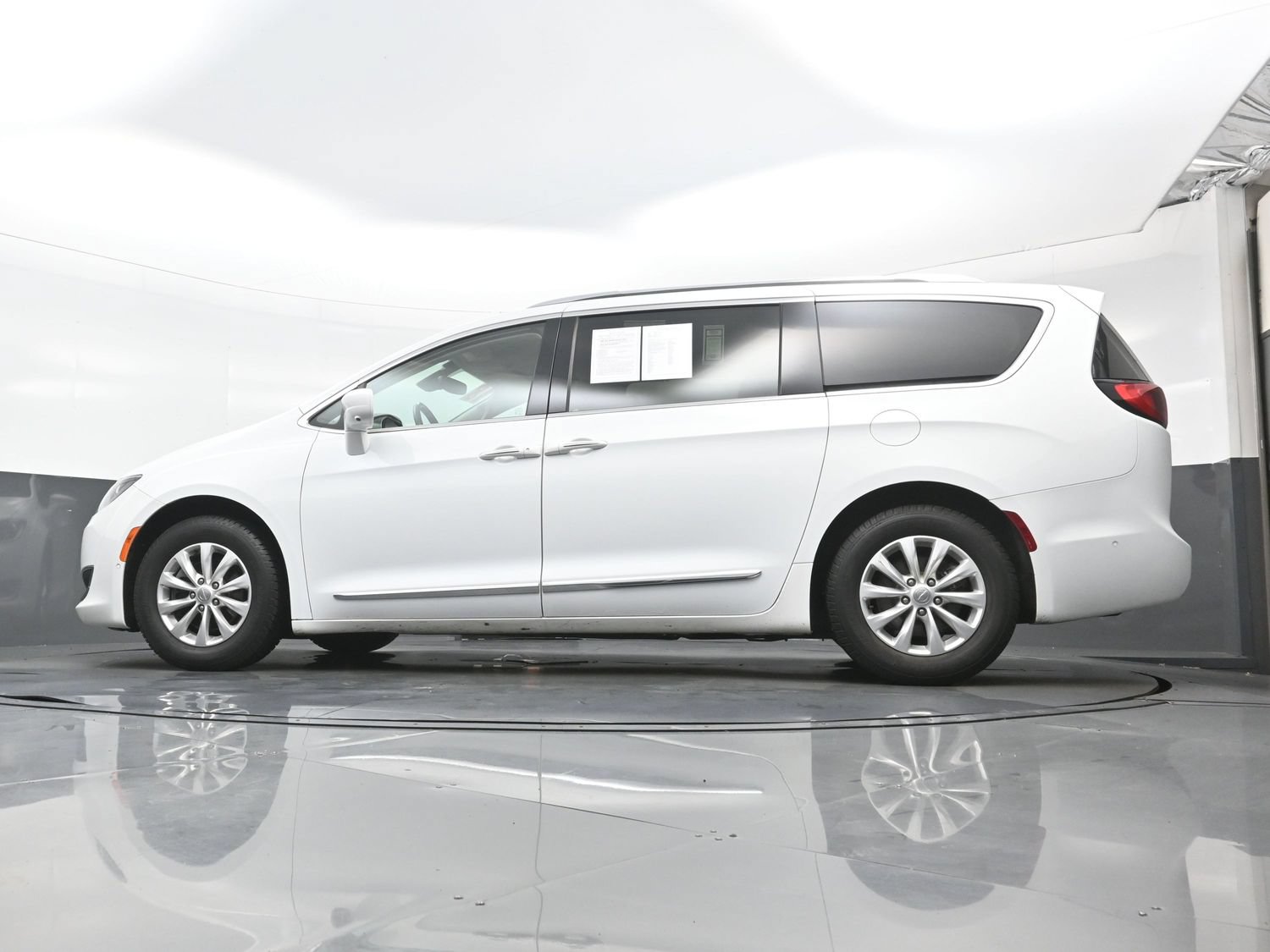 Used 2018 Chrysler Pacifica Touring-L Plus w/ Advanced Safetytec Group FWD image 31