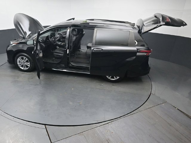 Used 2023 Toyota Sienna XSE w/ XSE Plus Package AWD/4WD image 47