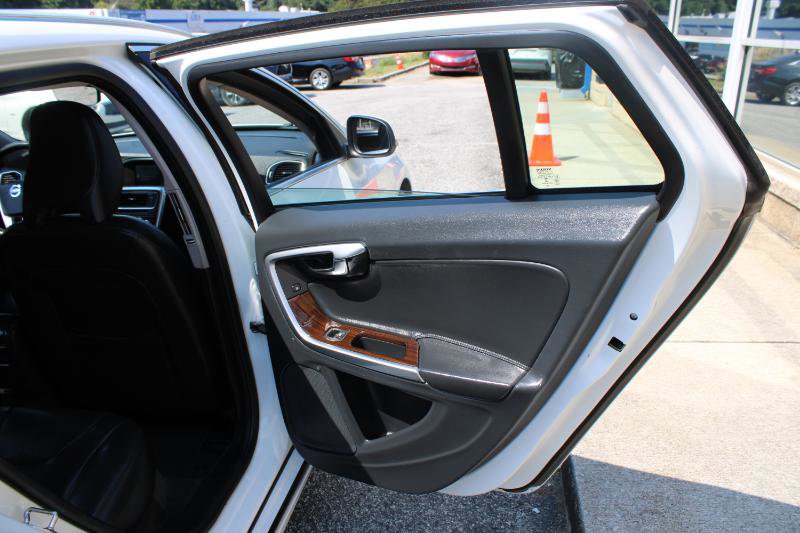 Used 2017 Volvo V60 T5 Premier w/ Convenience Package image 22