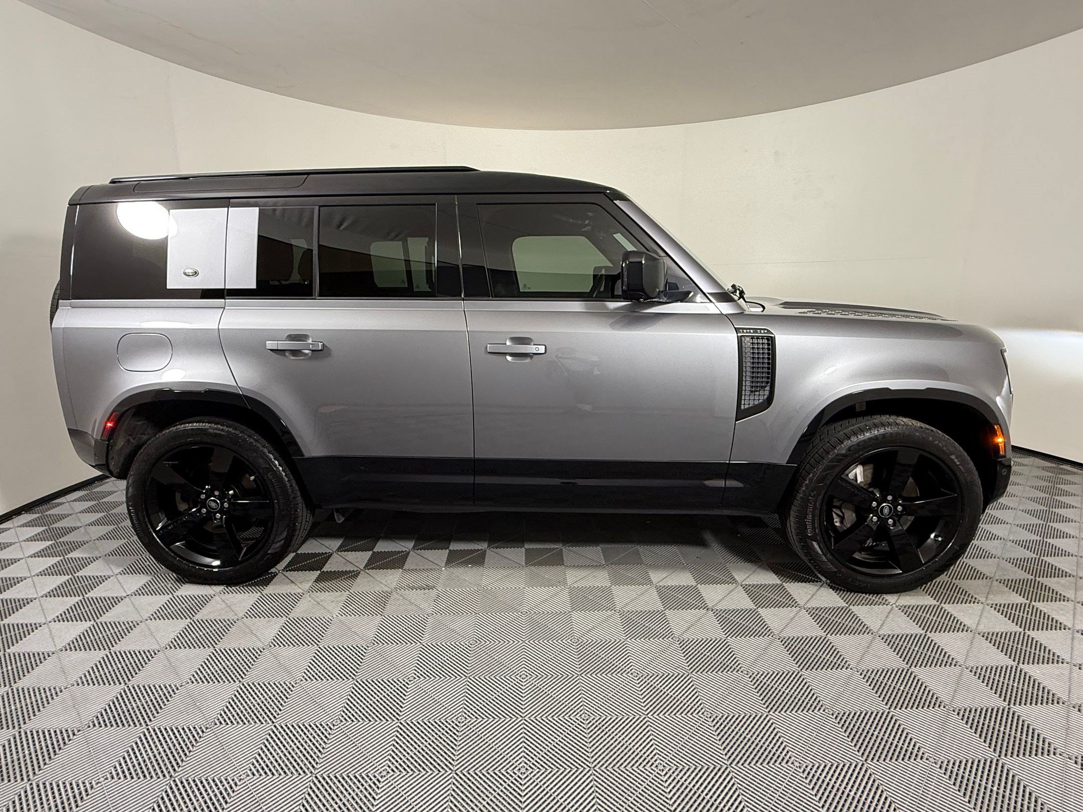Used 2022 Land Rover Defender 110 X-Dynamic HSE AWD/4WD image 8