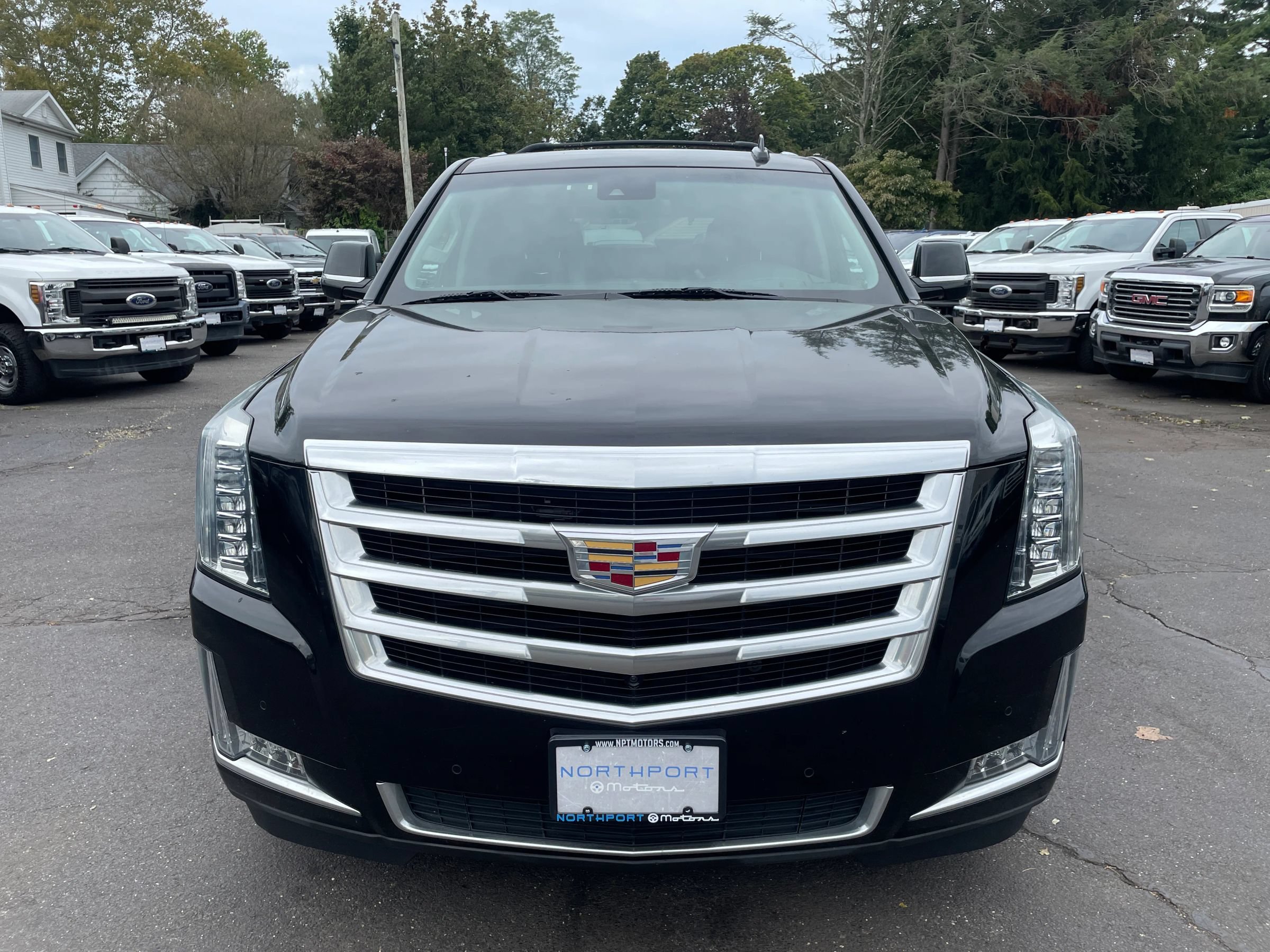 Used 2018 Cadillac Escalade Luxury AWD/4WD image 8
