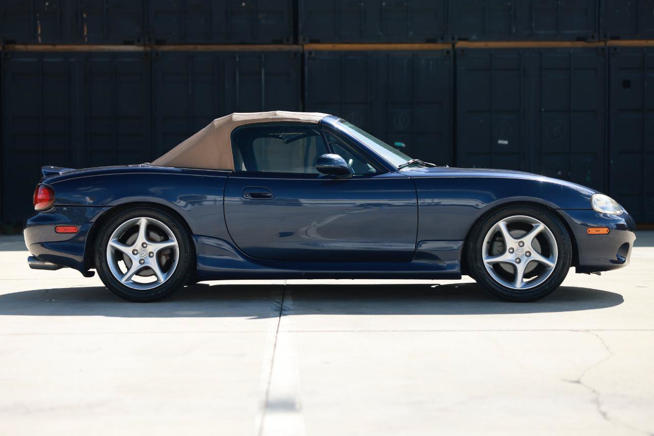 Used 2002 MAZDA MX-5 Miata RWD image 13