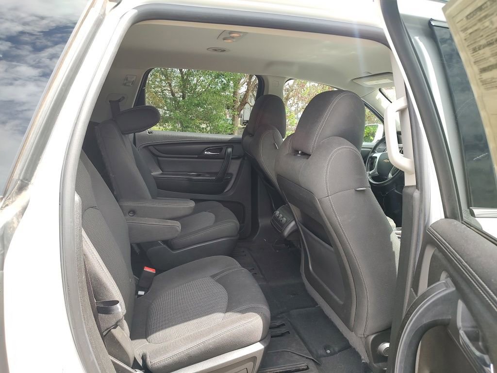 Used 2017 Chevrolet Traverse LT w/ Style and Technology Package image 39