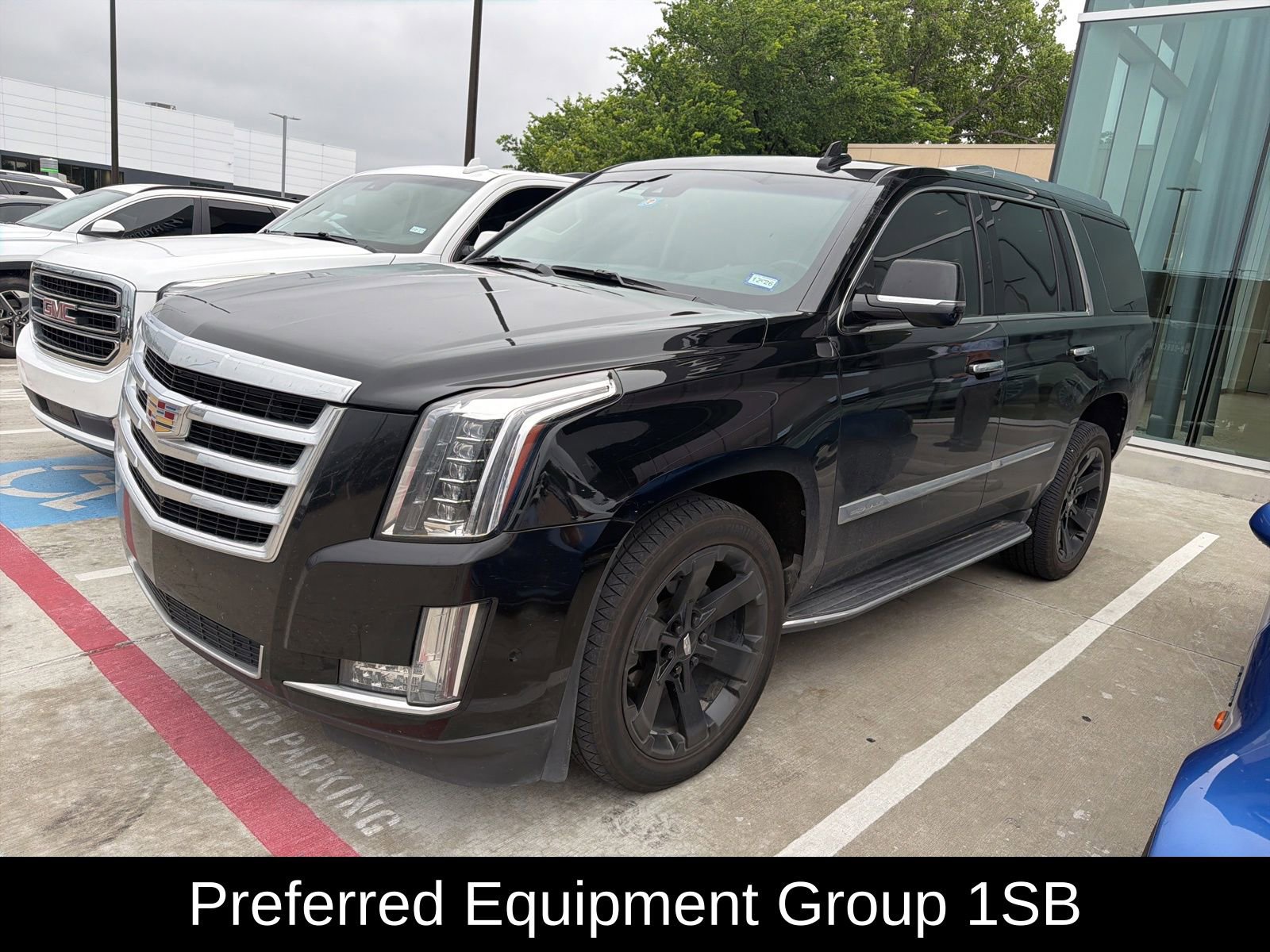 Used 2020 Cadillac Escalade Luxury AWD/4WD image 1