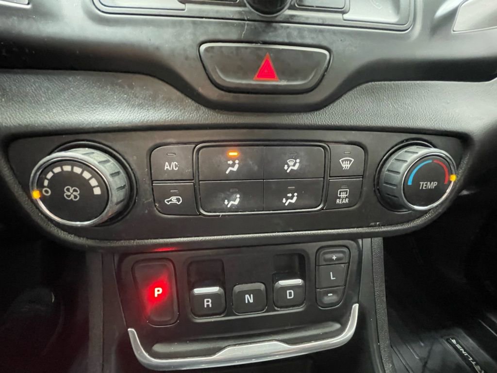 Used 2021 GMC Terrain SLE w/ Elevation Edition image 17