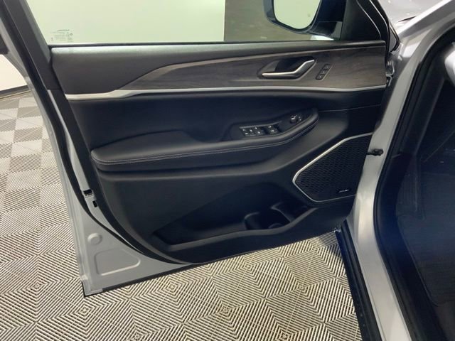 Used 2024 Jeep Grand Cherokee Limited 4xe w/ Luxury Tech Group II image 30