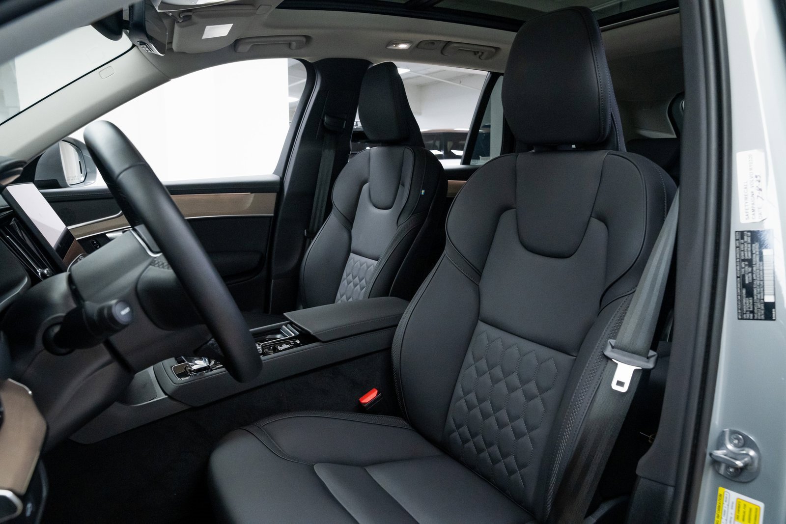 Used 2025 Volvo XC90 B6 Plus image 16