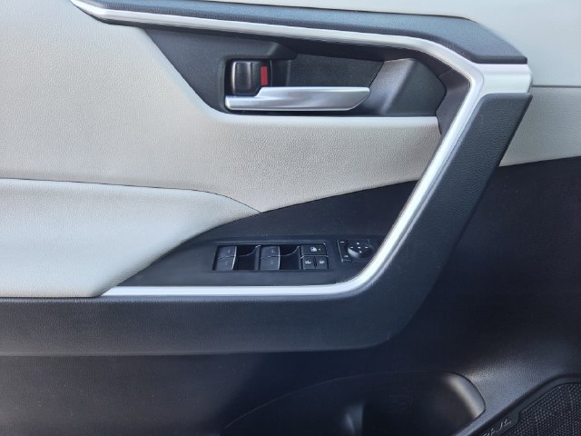 Used 2025 Toyota RAV4 XLE Premium FWD image 19