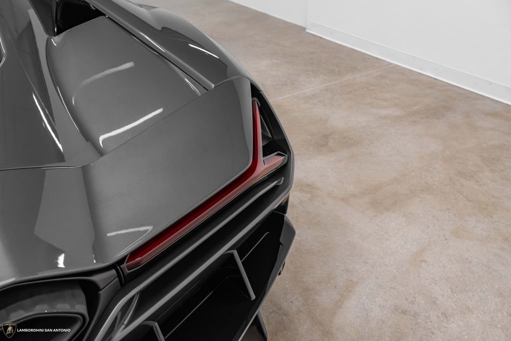 Used 2026 Lamborghini Revuelto AWD/4WD image 19