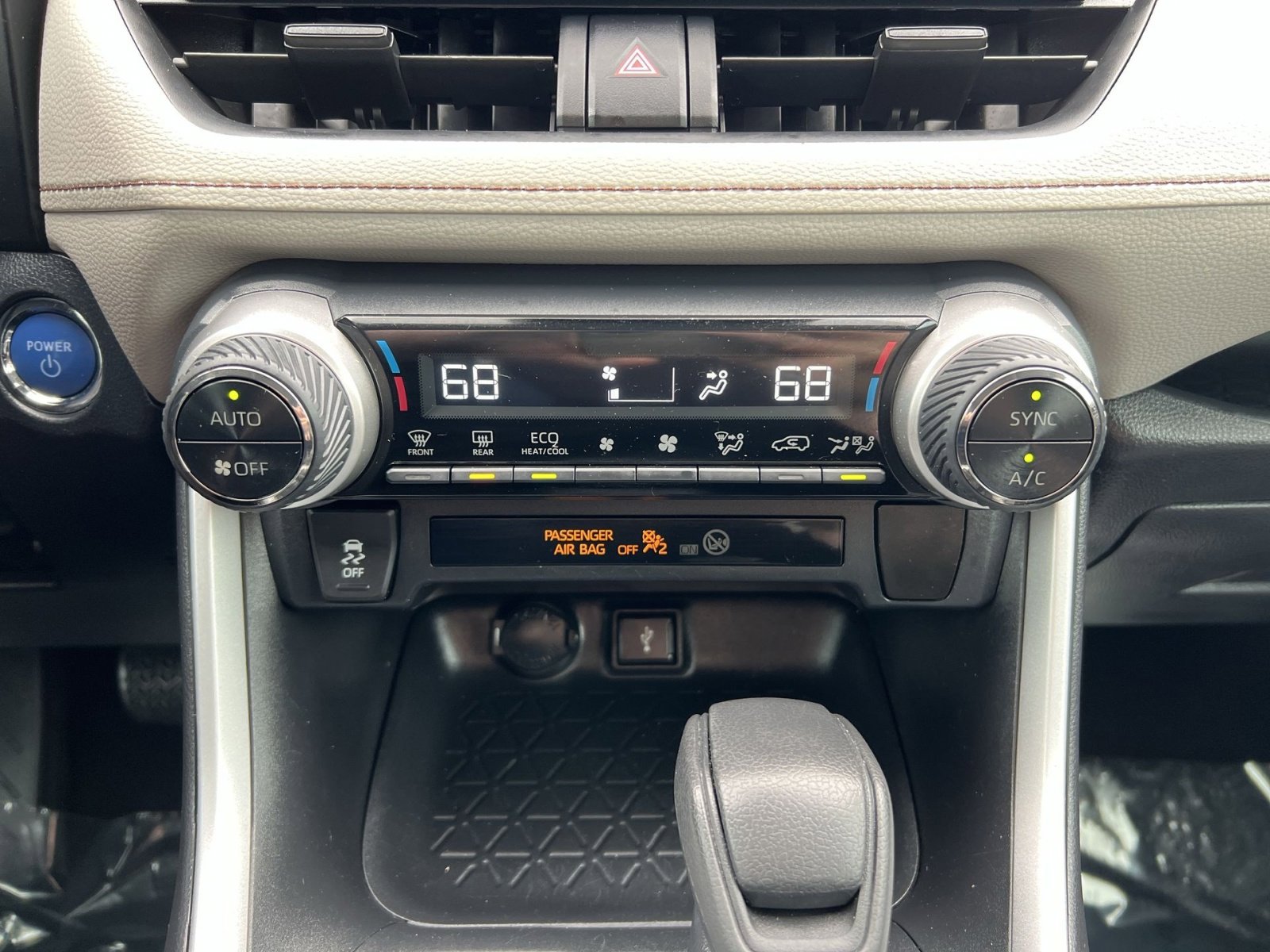 Used 2020 Toyota RAV4 XLE w/ Carpet Mat Package AWD/4WD image 20