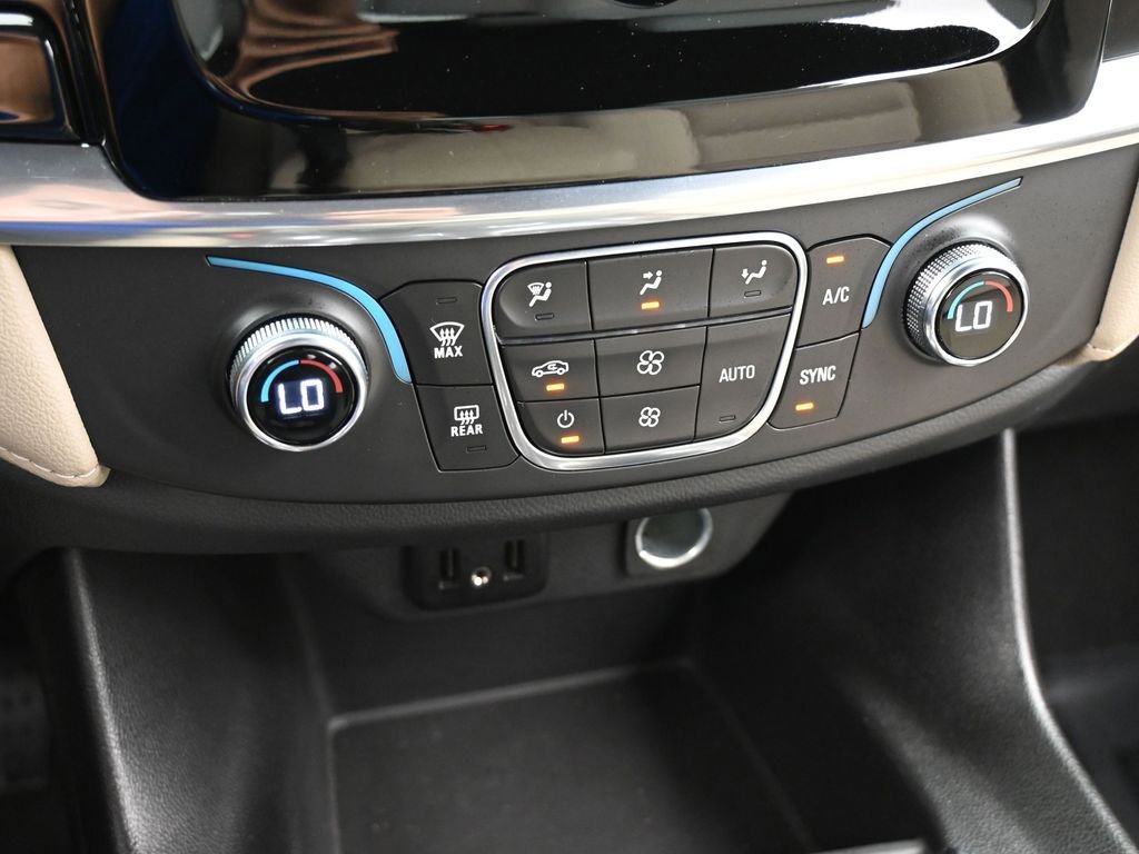 Used 2022 Chevrolet Traverse LS image 22