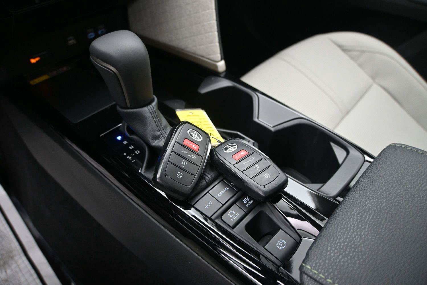 Used 2025 Toyota Camry XLE w/ Premium Plus Package AWD/4WD image 5