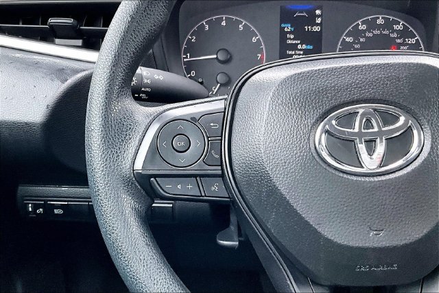 Used 2025 Toyota Corolla LE FWD image 11