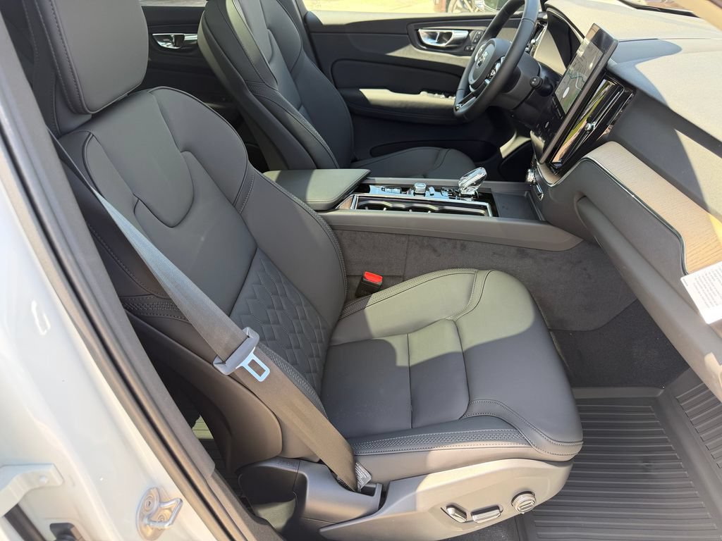 New 2026 Volvo XC60 T8 Plus w/ Protection Package Premier AWD/4WD image 9