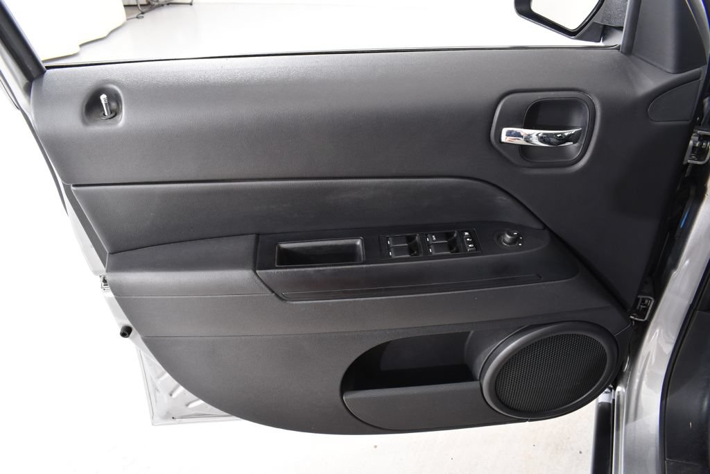 Used 2015 Jeep Patriot Latitude AWD/4WD image 26