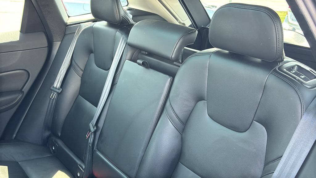 Certified 2023 Volvo XC60 B5 Core w/ Climate Package AWD/4WD image 26