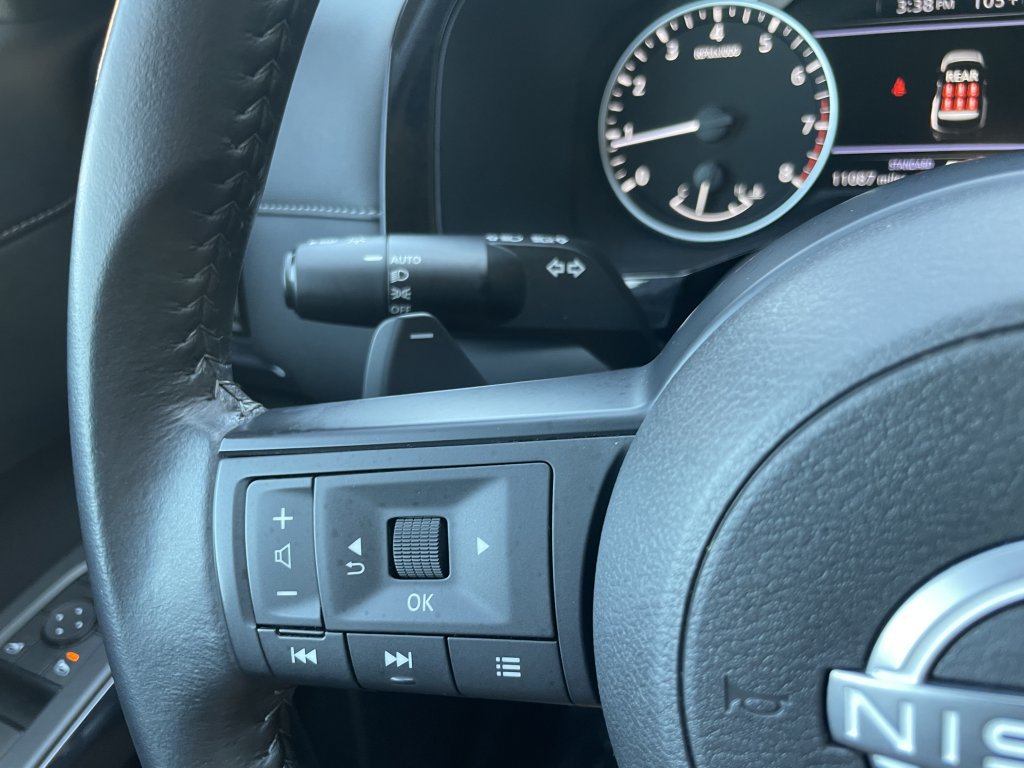Used 2024 Nissan Pathfinder SV w/ Lighting Package (N92) FWD image 30