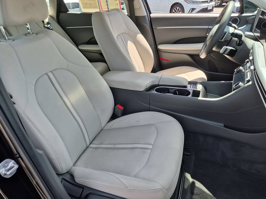 Used 2025 Hyundai Sonata SEL FWD image 31