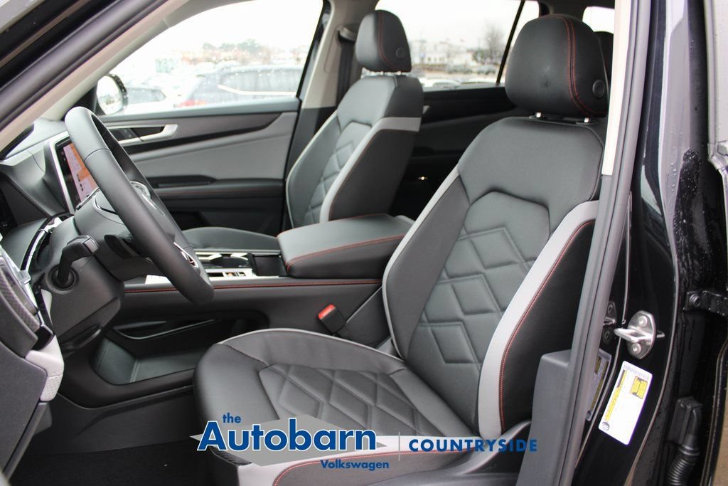 Used 2026 Volkswagen Atlas Peak Edition AWD/4WD image 7