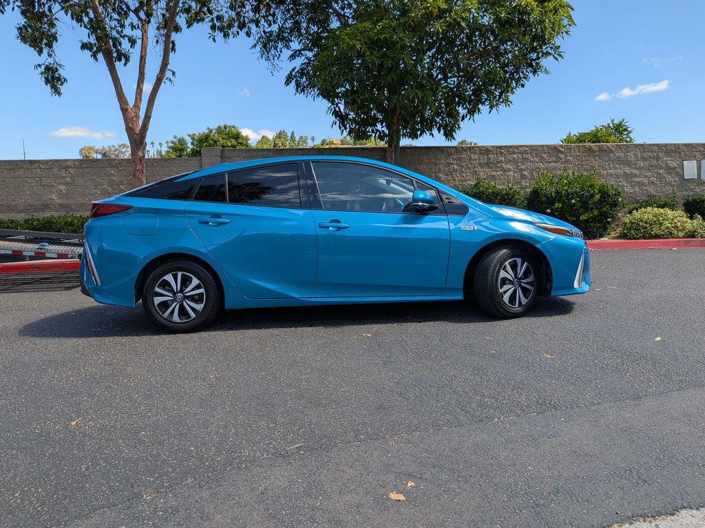 Used 2017 Toyota Prius Prime Premium w/ Carpet Mat Package FWD image 9