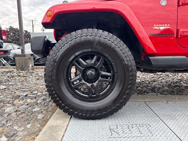 Used 2014 Jeep Wrangler Unlimited Sahara w/ Connectivity Group AWD/4WD image 8