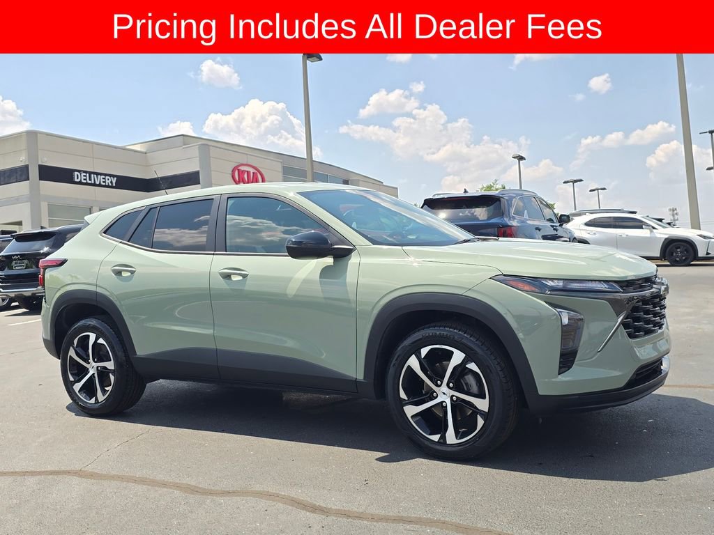 Used 2024 Chevrolet Trax RS w/ Driver Confidence Package FWD image 1