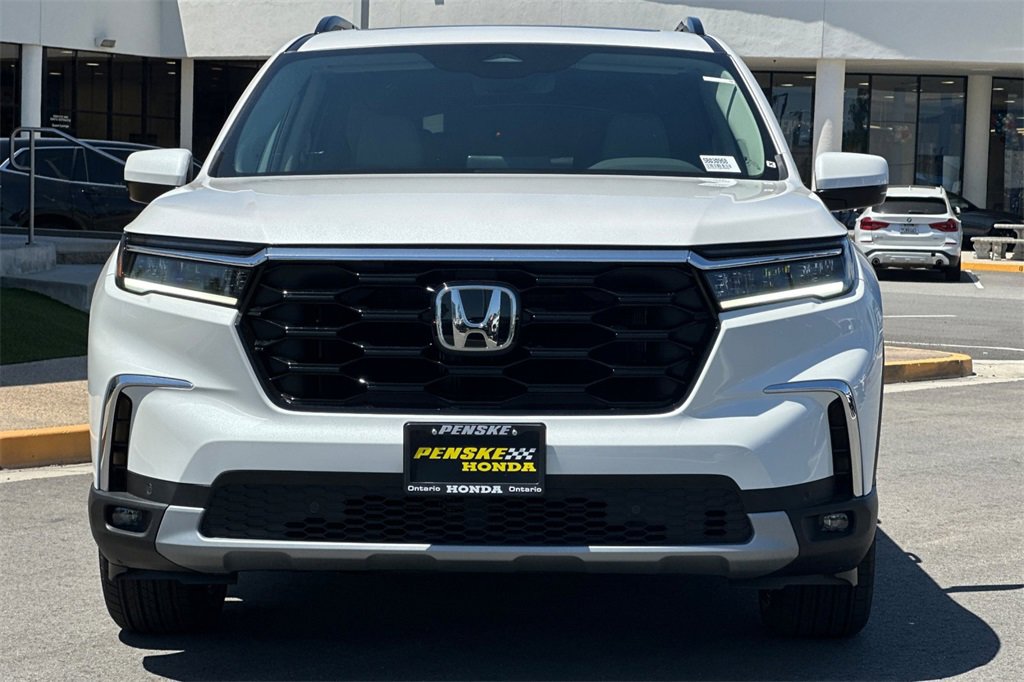 New 2025 Honda Pilot Touring image 9
