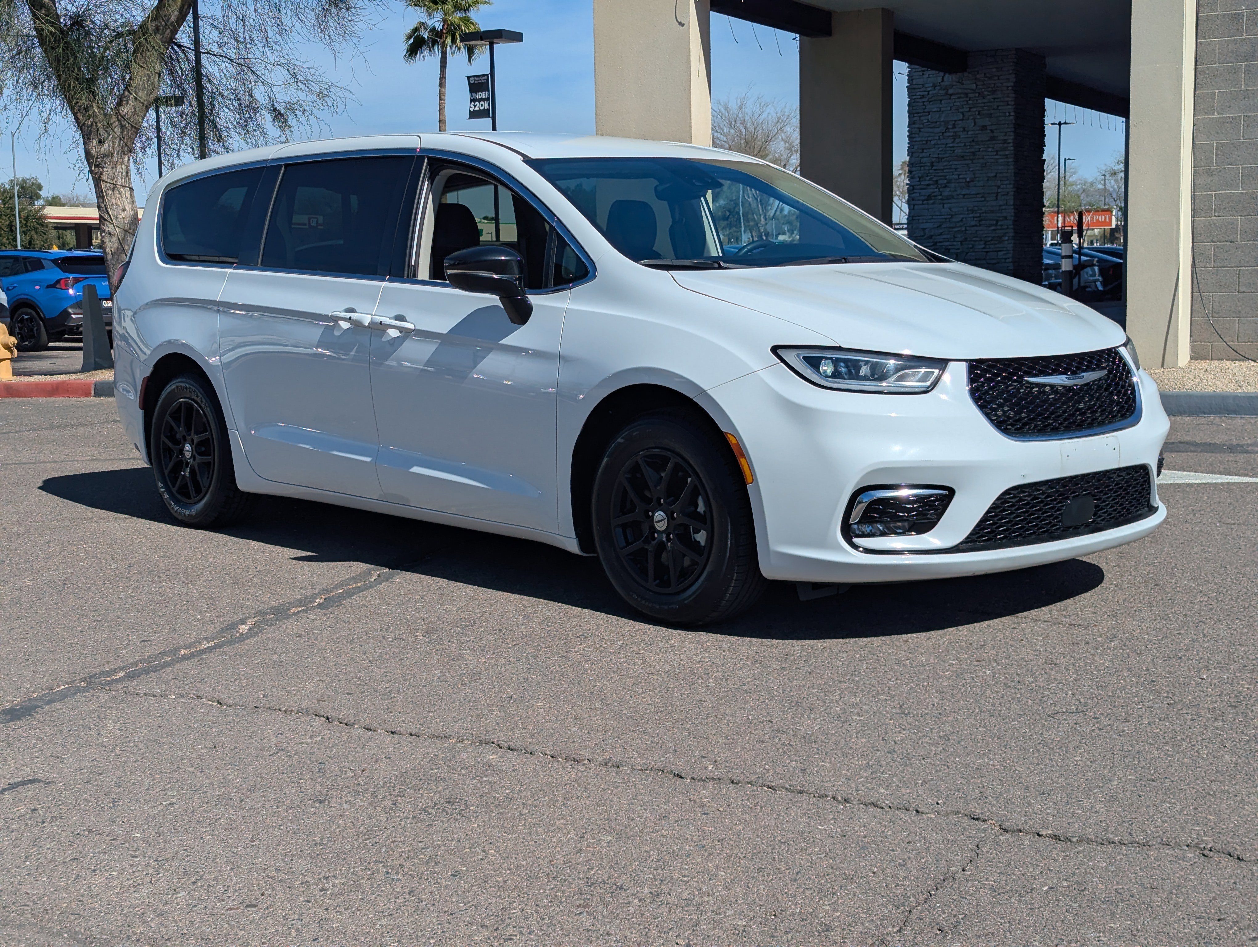 Used 2024 Chrysler Pacifica Touring-L image 36