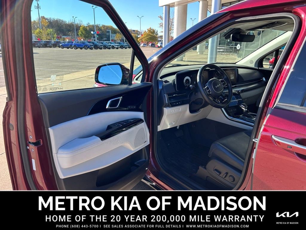 Used 2023 Kia Carnival SX Prestige image 12