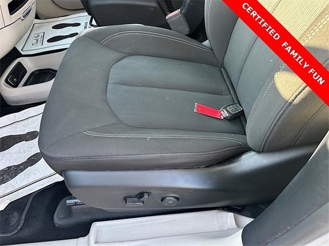 Used 2024 Chrysler Voyager LX image 11
