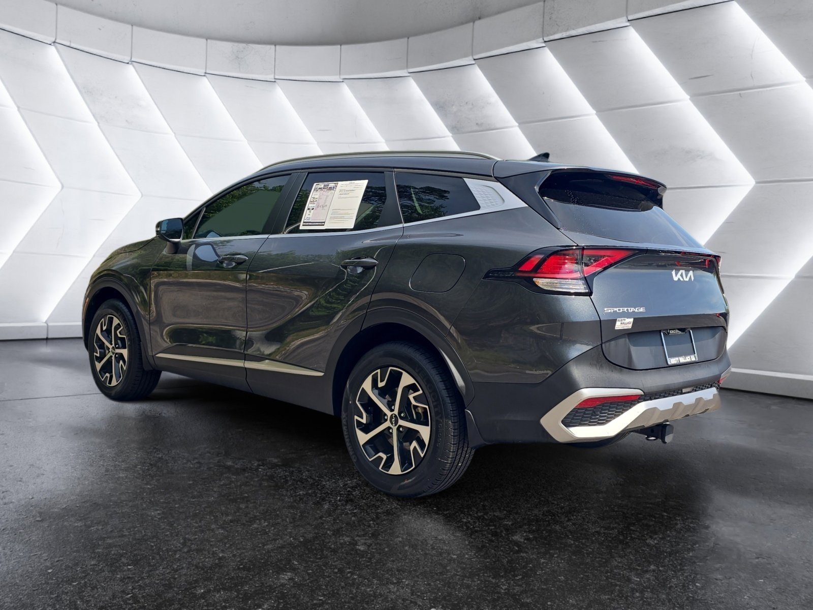 Used 2023 Kia Sportage EX AWD/4WD image 3