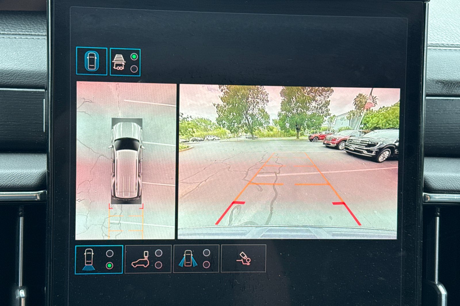 Used 2025 GMC Yukon Denali AWD/4WD image 26