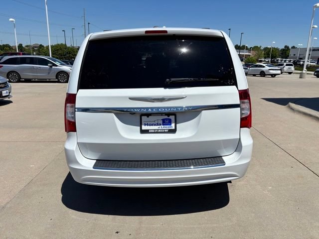 Used 2014 Chrysler Town & Country Touring FWD image 6