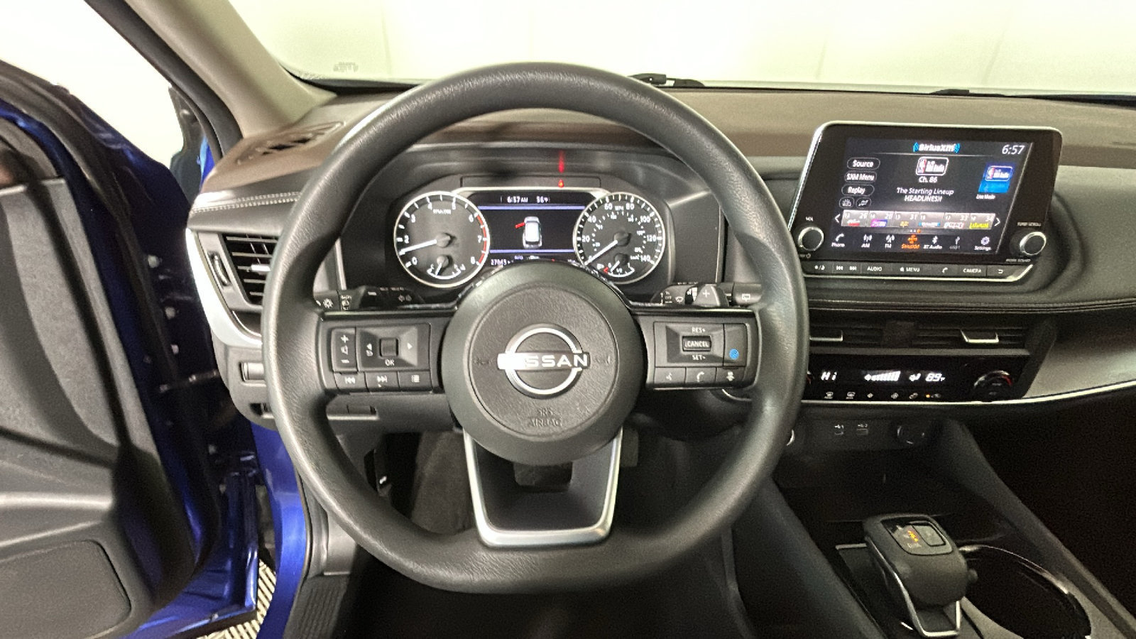 Used 2023 Nissan Rogue SV AWD/4WD image 18